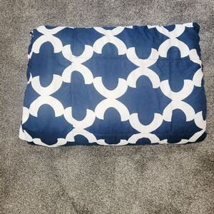 Full Size Comforter Blue and White Pattern Used For One Year of College